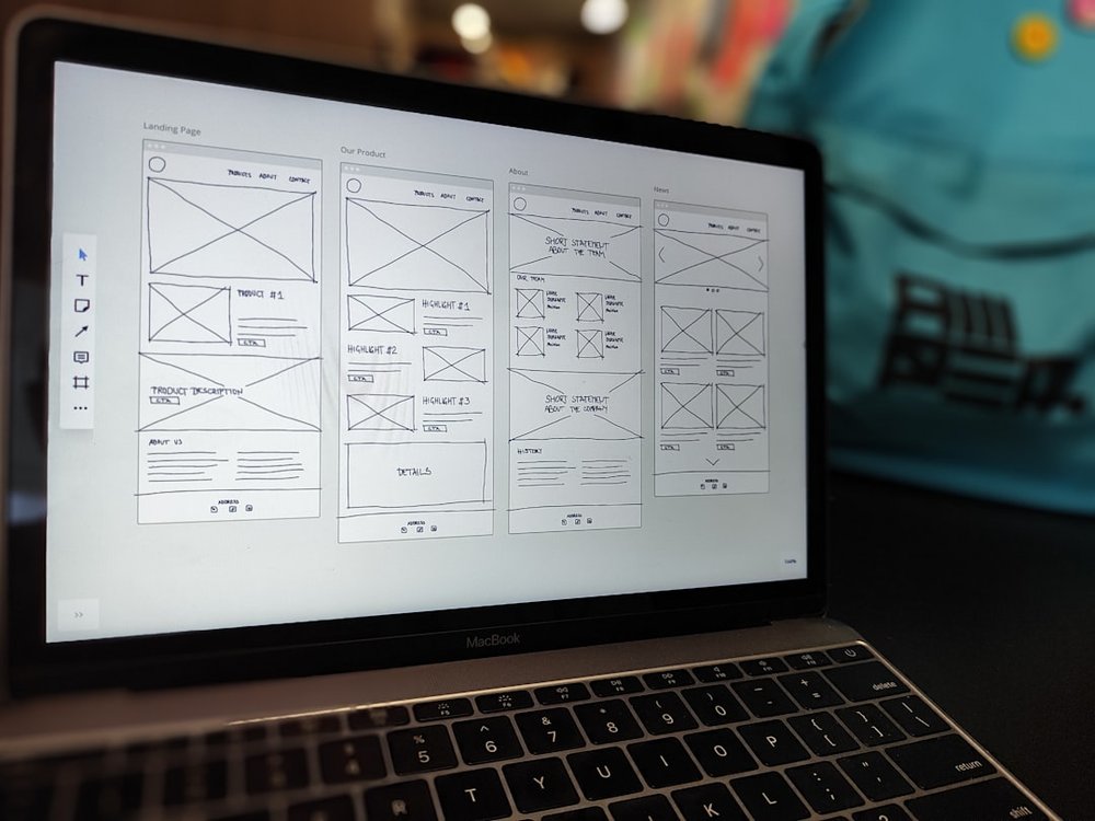 홈페이지 외주 직접 제작 korean web design comparison laptop