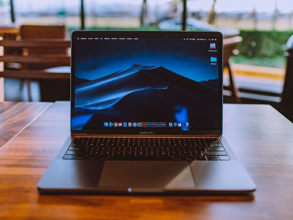 홈페이지 제작 비용 korean web designer macbook